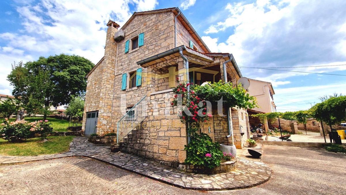 Prenovljena kamnita hiša